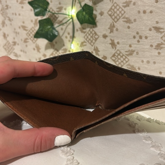 Authentic Vintage Louis Vuitton Monogram Leather Bifold Wallet - Picture 6 of 8